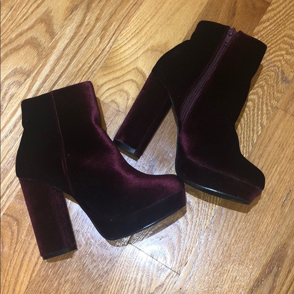 Steve Madden Shoes - Steve Madden velvet boots